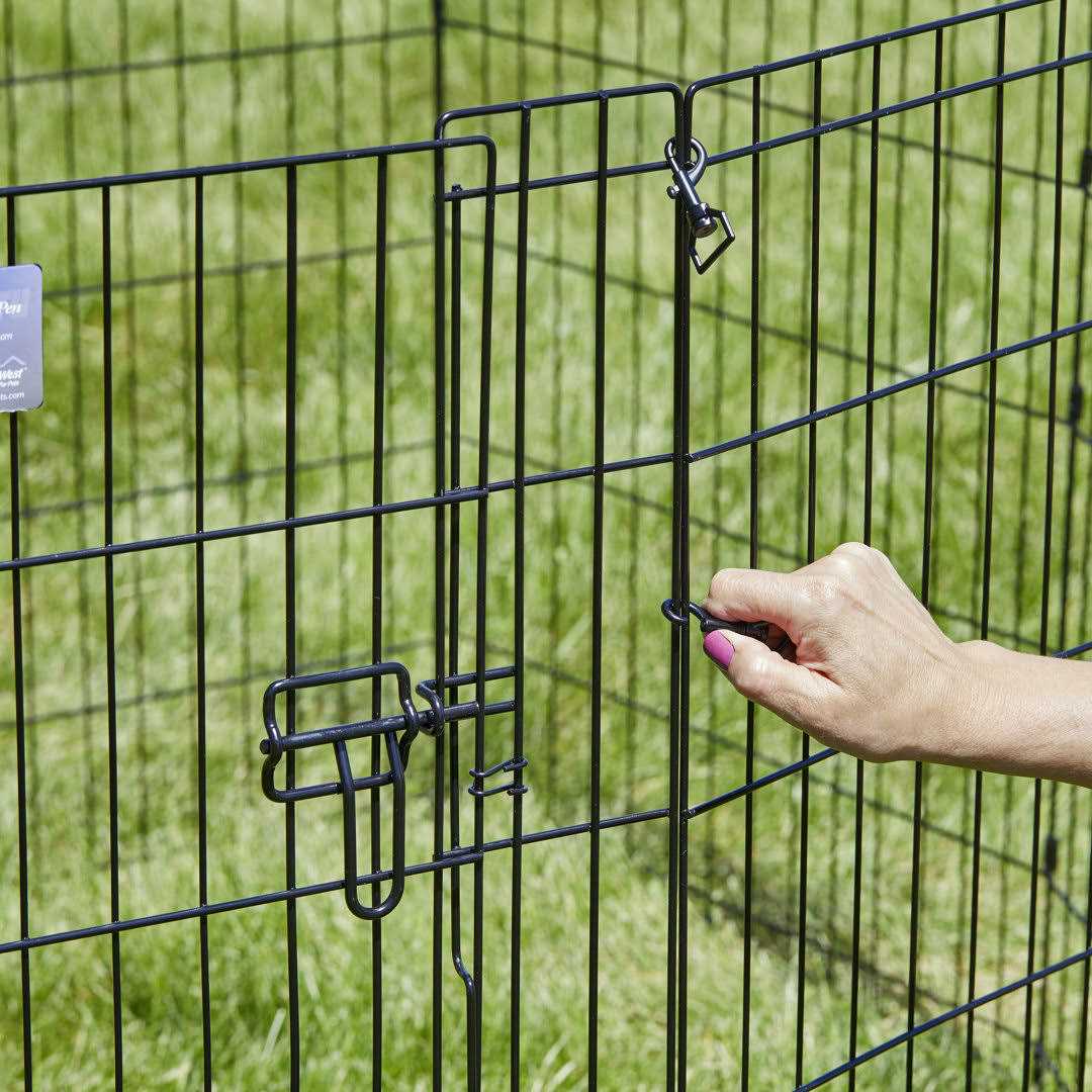 Black Exercise Pen with Door V783